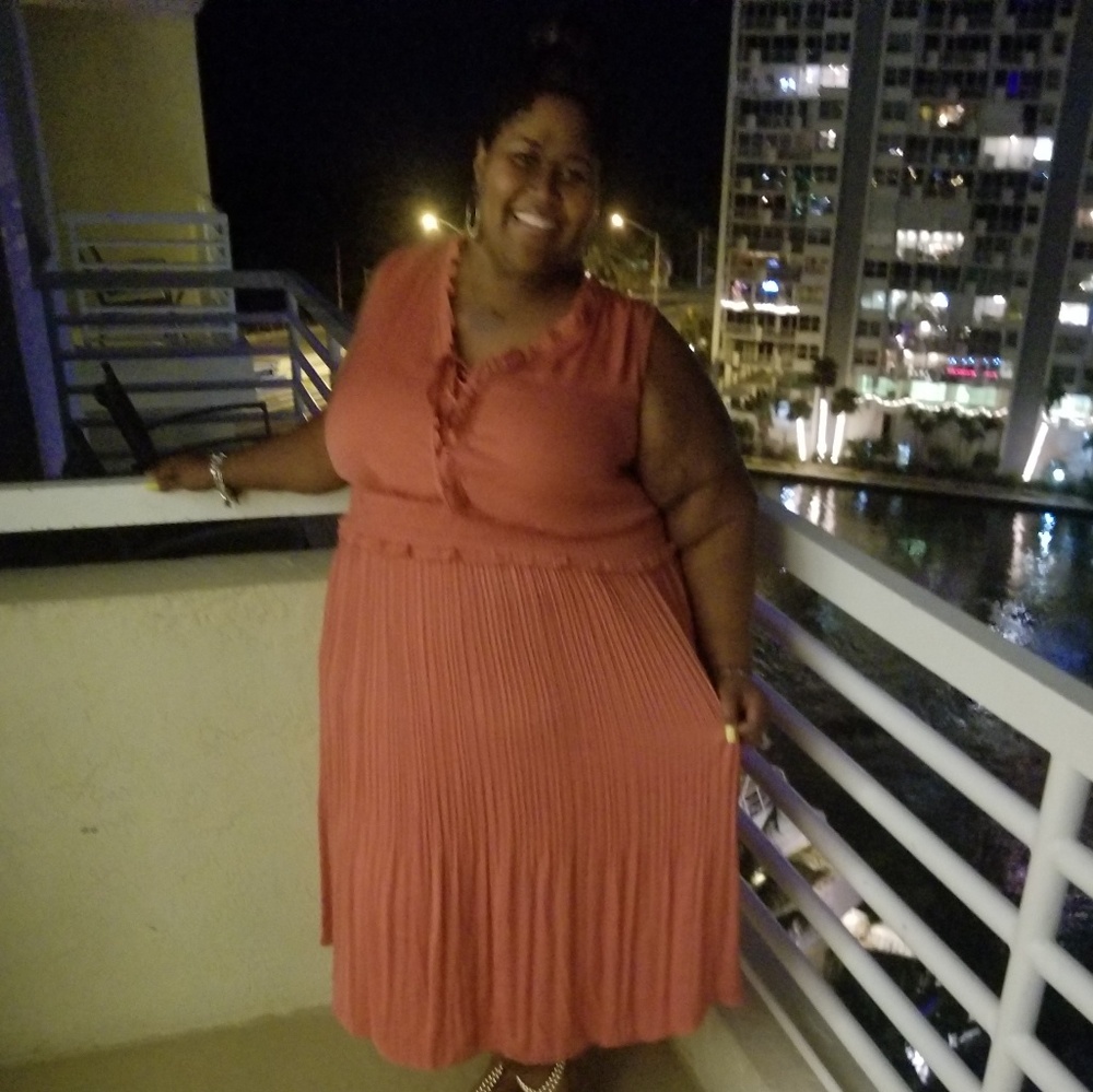 Flowy Dress - Picture 4 of 8